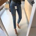 Trendy High-waisted Cropped Jeans With Raw Edges And Ripped Holes